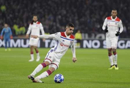 在场上承受 在场上承受