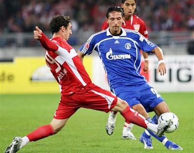 借助这些政 借助这些政